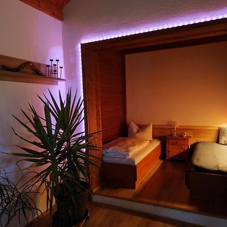 Ruhig Gelegene Ferienwohnung Im Gruenen Mit Terrasse Und Kleinem Garten Rotthalmuenster Екстериор снимка