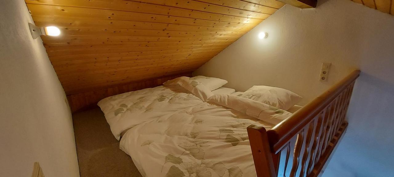 Ruhig Gelegene Ferienwohnung Im Gruenen Mit Terrasse Und Kleinem Garten Rotthalmuenster Екстериор снимка