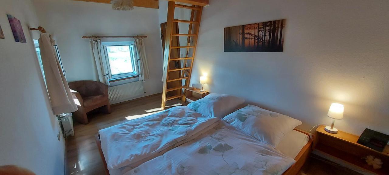 Ruhig Gelegene Ferienwohnung Im Gruenen Mit Terrasse Und Kleinem Garten Rotthalmuenster Екстериор снимка