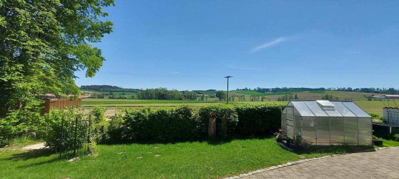 Ruhig Gelegene Ferienwohnung Im Gruenen Mit Terrasse Und Kleinem Garten Rotthalmuenster Екстериор снимка