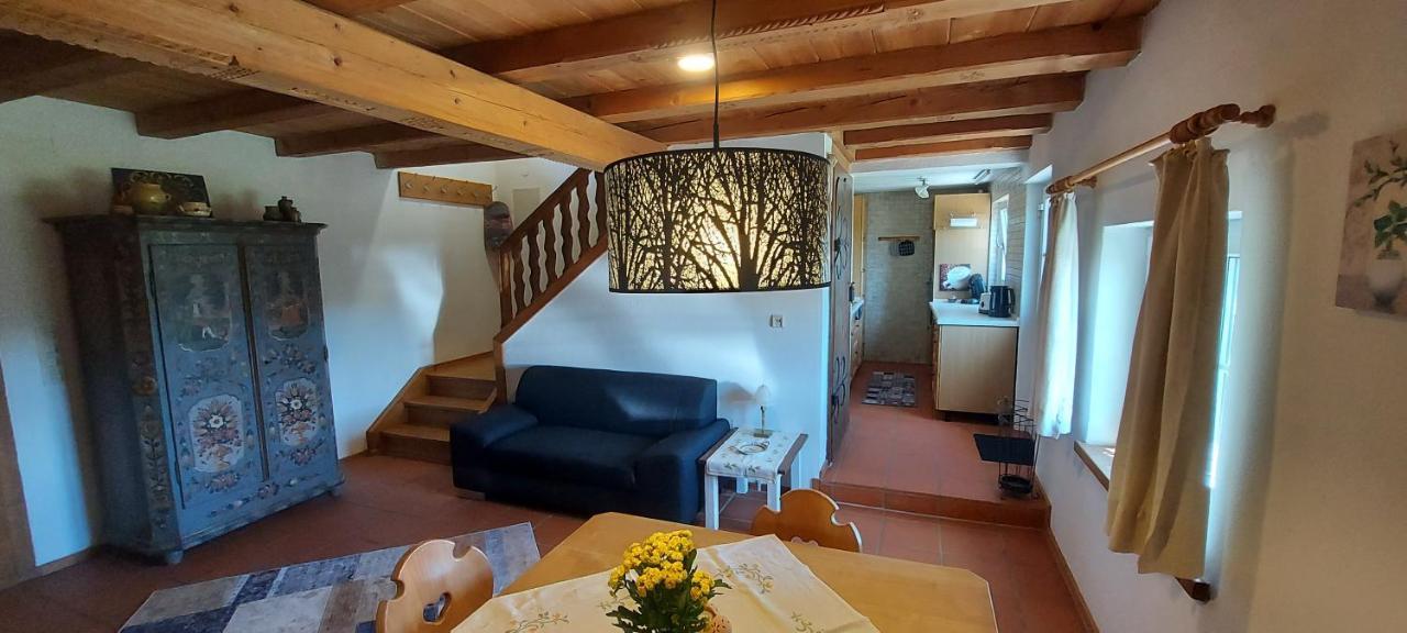 Ruhig Gelegene Ferienwohnung Im Gruenen Mit Terrasse Und Kleinem Garten Rotthalmuenster Екстериор снимка
