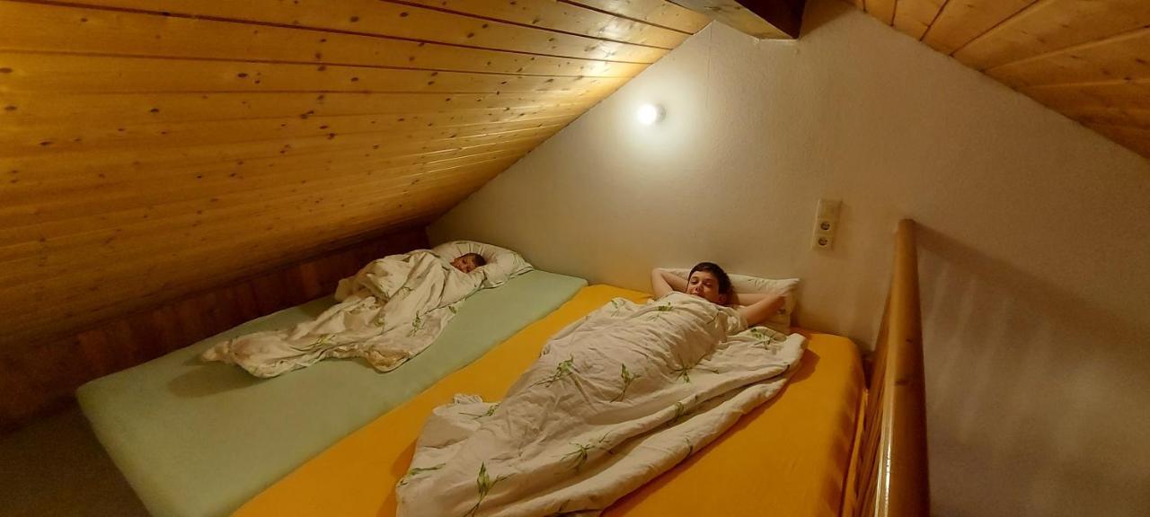 Ruhig Gelegene Ferienwohnung Im Gruenen Mit Terrasse Und Kleinem Garten Rotthalmuenster Екстериор снимка