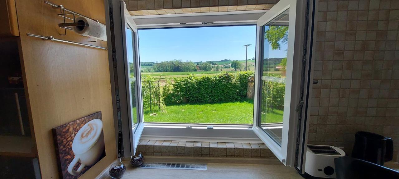 Ruhig Gelegene Ferienwohnung Im Gruenen Mit Terrasse Und Kleinem Garten Rotthalmuenster Екстериор снимка