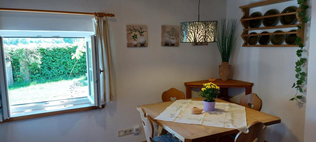 Ruhig Gelegene Ferienwohnung Im Gruenen Mit Terrasse Und Kleinem Garten Rotthalmuenster Екстериор снимка