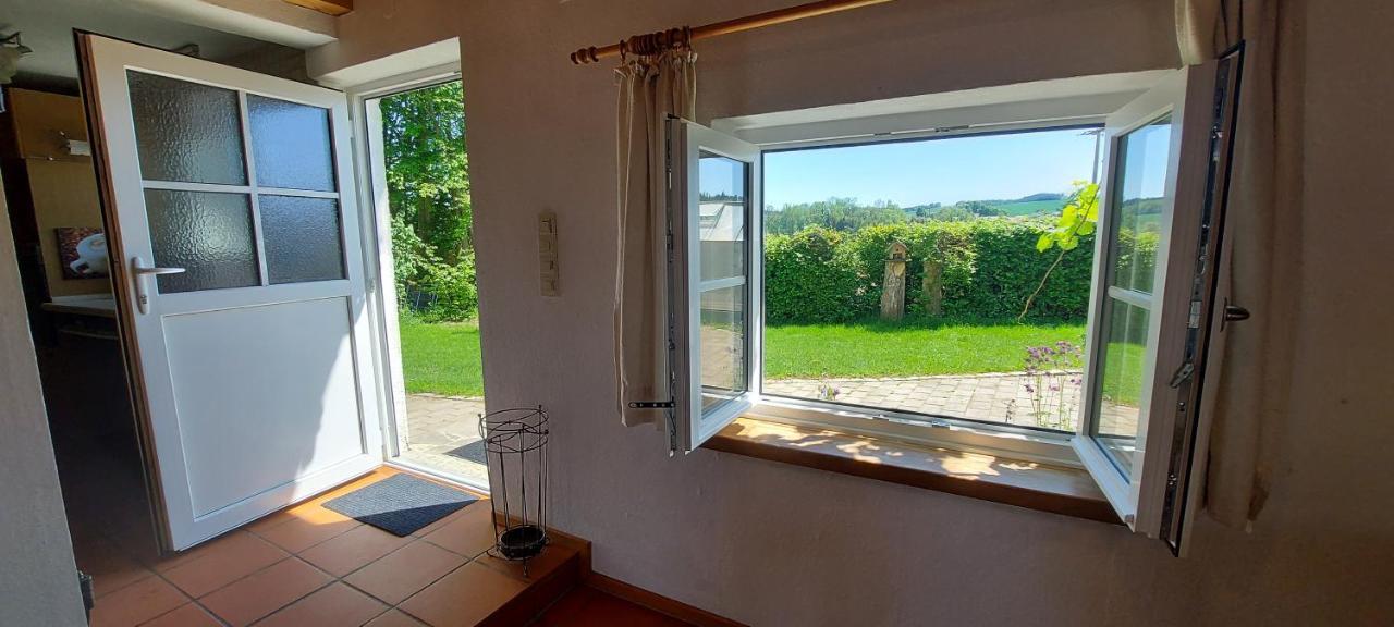 Ruhig Gelegene Ferienwohnung Im Gruenen Mit Terrasse Und Kleinem Garten Rotthalmuenster Екстериор снимка