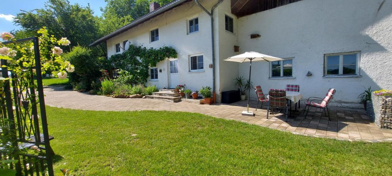 Ruhig Gelegene Ferienwohnung Im Gruenen Mit Terrasse Und Kleinem Garten Rotthalmuenster Екстериор снимка