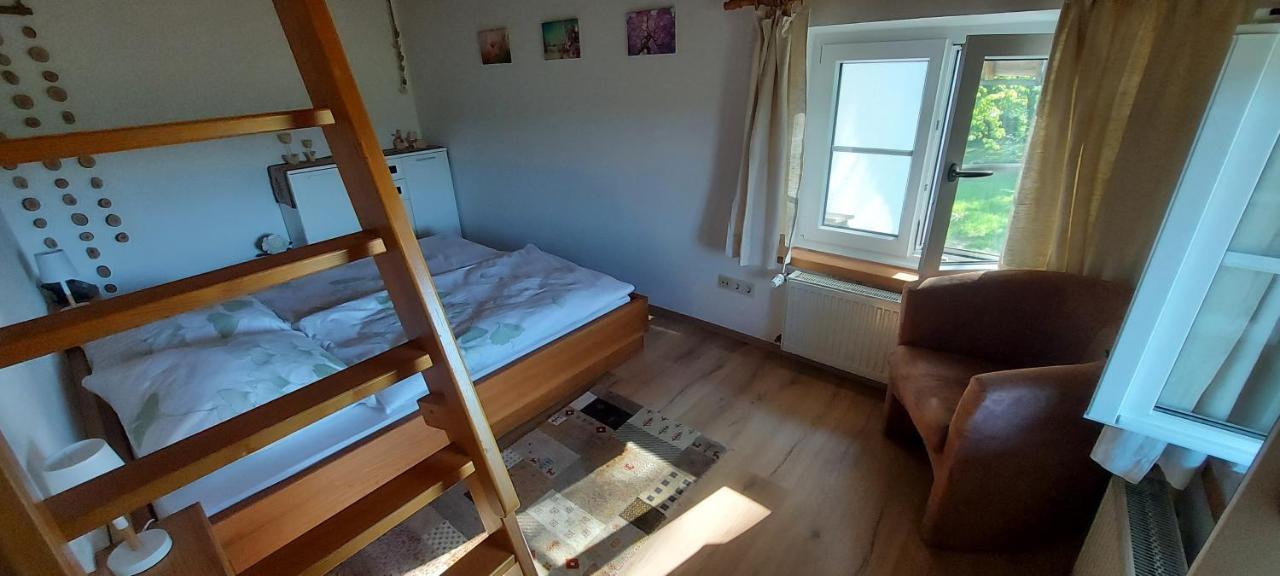 Ruhig Gelegene Ferienwohnung Im Gruenen Mit Terrasse Und Kleinem Garten Rotthalmuenster Екстериор снимка
